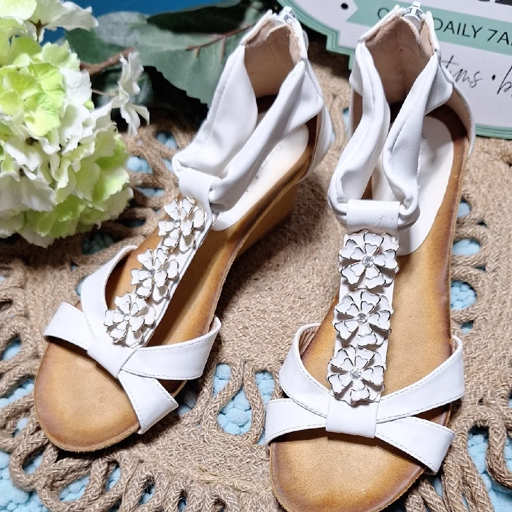 Spring Step White Floral Wedges - Picture 1 of 8